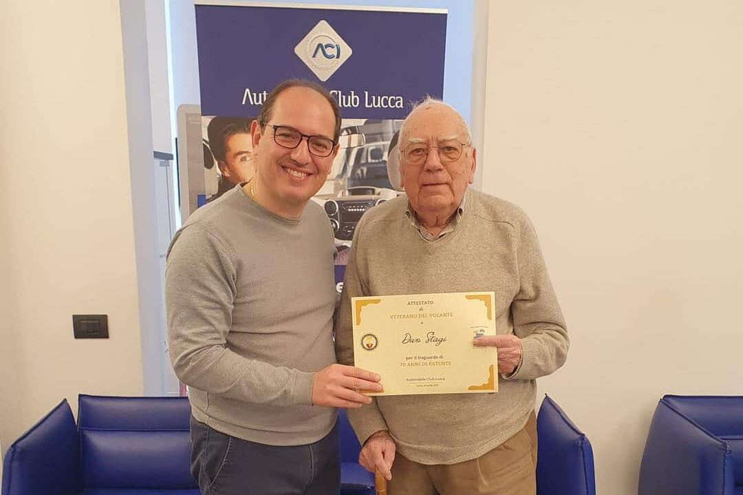 Rinnova La Patente A 99 Anni Laci Di Lucca Lo Premia Intoscana