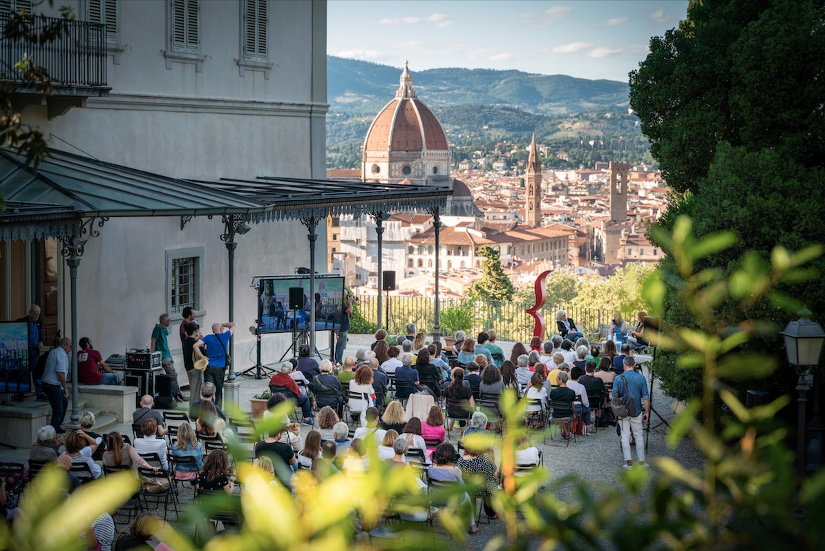 La città dei lettori, 100 ospiti per 18 tappe. Premio alla scrittrice Alba  Donati - intoscana