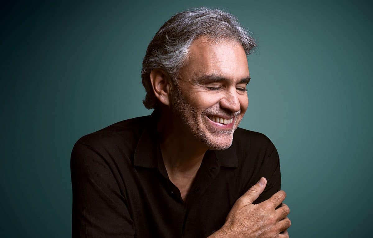 Andrea Bocelli: la sua statua all'asta per beneficenza