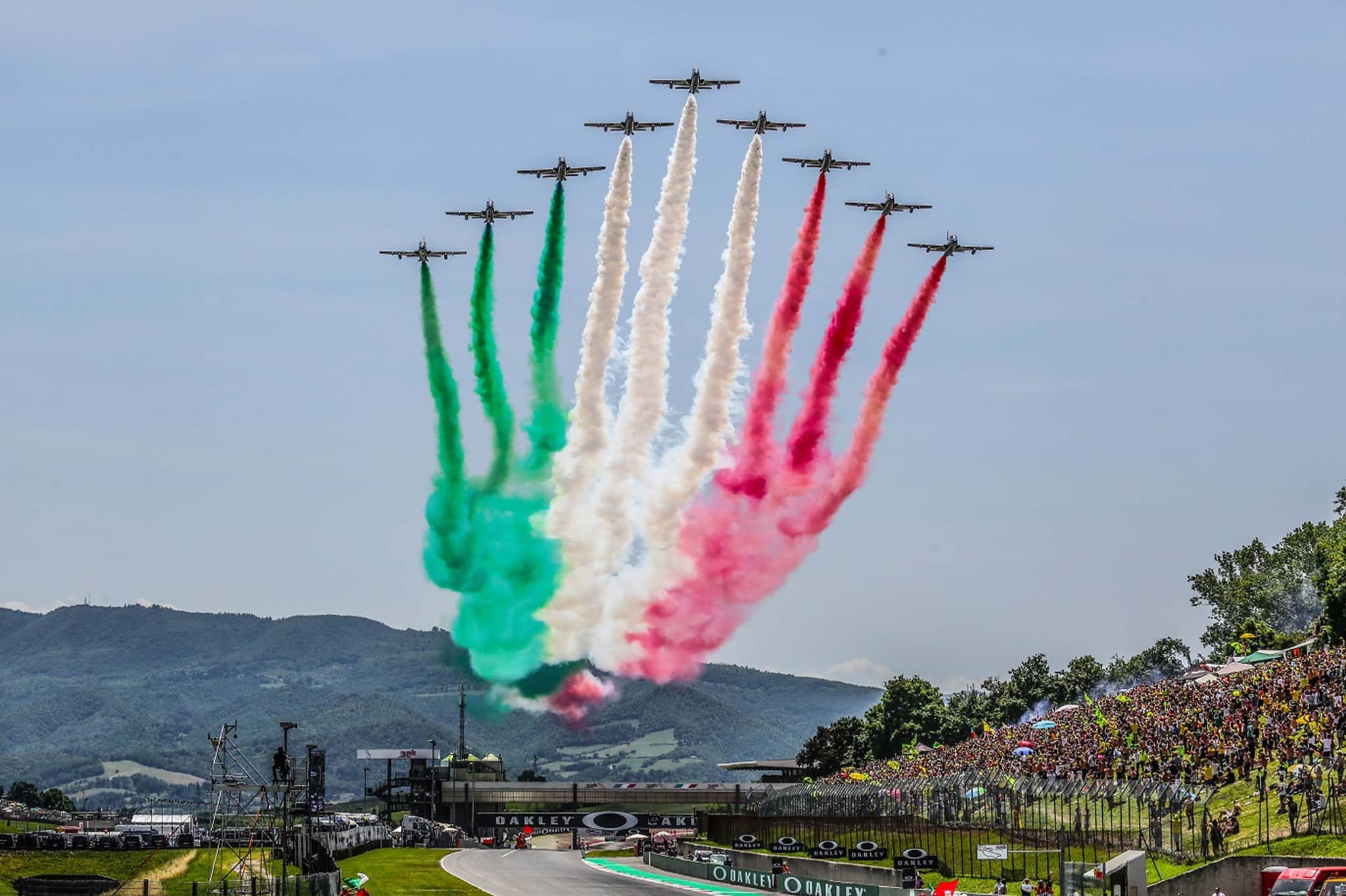 Entra se vuoi , fermati con noi , saluta quando vai- - Pagina 13 Frecce-tricolori-mugello